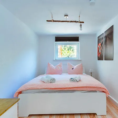 Apartment Ferienwohnung - Feerjen - Objekt 83107 *